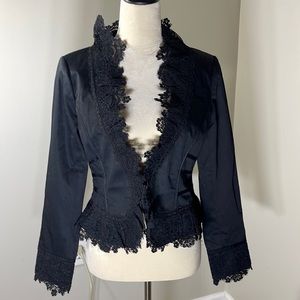 GORGEOUS LACED WHITE HOUSE BLACK MARKET JACKET, SIZE 6, LINED
